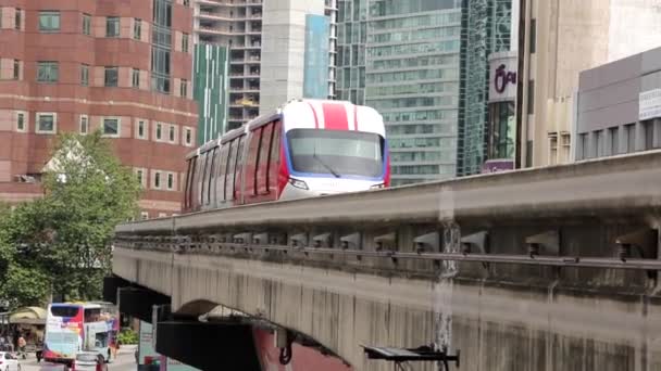 Lrt Rapid Commuter Passing Railway Streets Kuala Lumpur Malaysia — Vídeo de stock