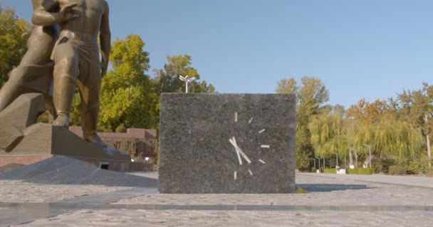 Monument Courage Tashkent Uzbekistan Dedicated Strongest Earthquake 1966 Static Shot — kuvapankkivideo