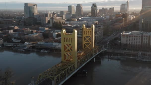 Aerial Drone Left Parallax Tower Bridge Downtown Sacramento Including Old — Vídeos de Stock