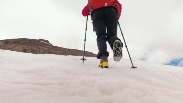 Woman Alpinist Crampons Walks Top Mountain Low Angle — Vídeo de Stock