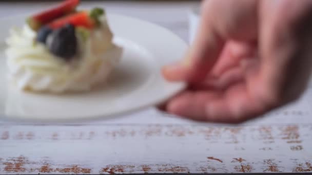 Serving Fresh Pavlova Cake Table Close — Videoclip de stoc