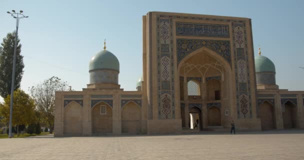 Muslim Religious Complex Mausoleum Hazrati Imam Tashkent Uzbekistan Minarets Close — Stockvideo