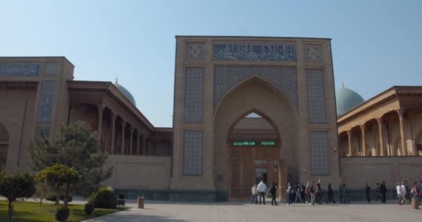 Muslim Religious Complex Mausoleum Hazrati Imam Tashkent Uzbekistan Minarets Close — Αρχείο Βίντεο