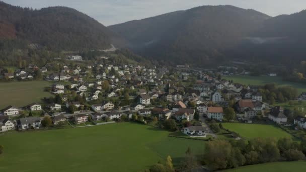 Aerial View Village Countryside Surrounded Foggy Mountains Drone Dji Mavic — Wideo stockowe