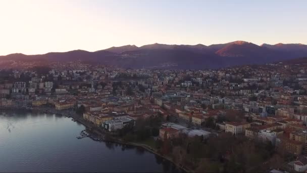 Drone View Beautiful City Surrounded Mountains Next Lake Sunset Autumn — Video