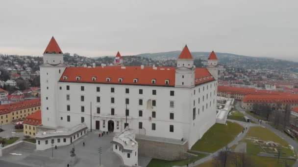 Bratislava Castle Massive Rectangular Building Four Corner Towers Stands Isolated — 图库视频影像