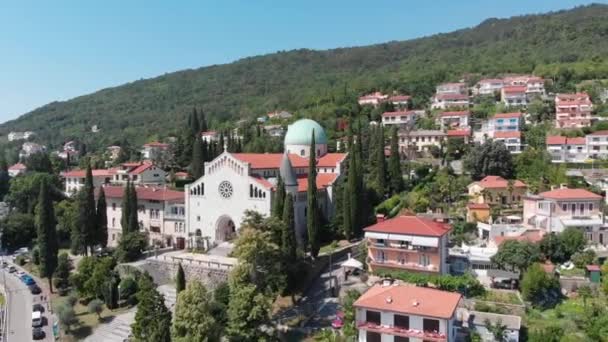 Aerial Shot Church Opatija Croatian Coastal Town Adriatic — ストック動画