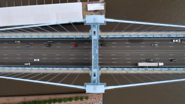 Aerial Overhead View Philadelphia Ben Franklin Bridge River Summer Cars — Αρχείο Βίντεο