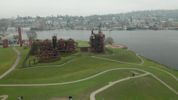 Drone Aerial Tilt Parallax Gas Works Park Seattle — Video Stock