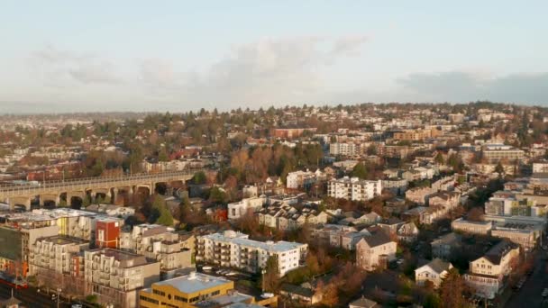 Drone Aerial Push Fremont Neighborhood Sunrise Going Neighborhood Houses Apartments — Stockvideo