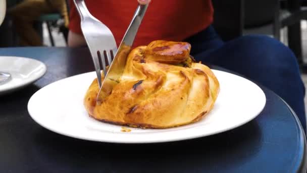 Cutting Tasty Qassatat Otherwise Known Pastizz Malta — Stok Video