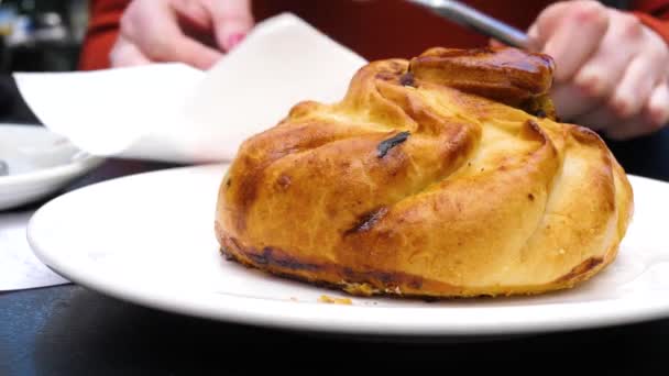 Preparing Eat Tasty Qassatat Otherwise Known Pastizz Malta — Stok Video