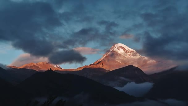 Time Lapse Clouds Hiding Kazbek Sunrise Caucacus Mountains Georgia — Vídeos de Stock