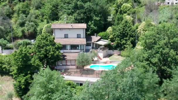 Slow Motion Aerial Overview Small Villa Woodland — Stock videók