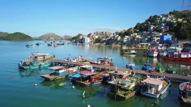 Drone Crossing Pier Full Boats Beautiful Sunny Day Vitria Esprito — Vídeos de Stock
