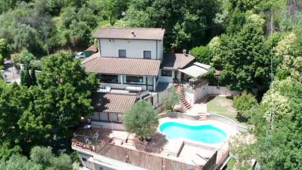 Slow Aerial Dolly Small Mediterranean Villa Pool Surrounded Trees — Stock videók