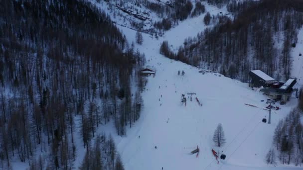 Beautiful Aerial Busy Ski Resort Winter Skiers Going Hill Cable — Stock video