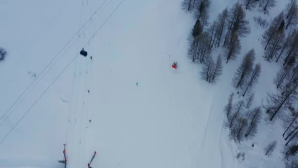 Aerial Busy Skiresort Revealing Beautiful Snow Covered Town Saas Fee — стокове відео