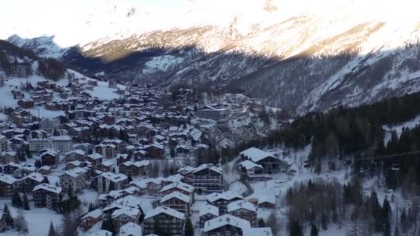Aerial Idyllic Winter Town Swiss Mountains — Video Stock