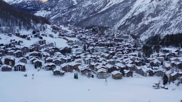 Aerial Dolly Beautiful Small Snow Covered Town Mountains — Video Stock