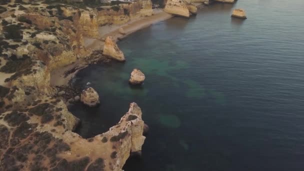 Stunning Panorama Cliffs Marinha Beach Algarve Aerial Shot — 图库视频影像
