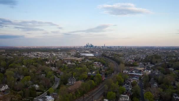 Aerial Drone Timelapse Philadelphia Skyline Blue Skies Suburbs Green Summer — Video Stock