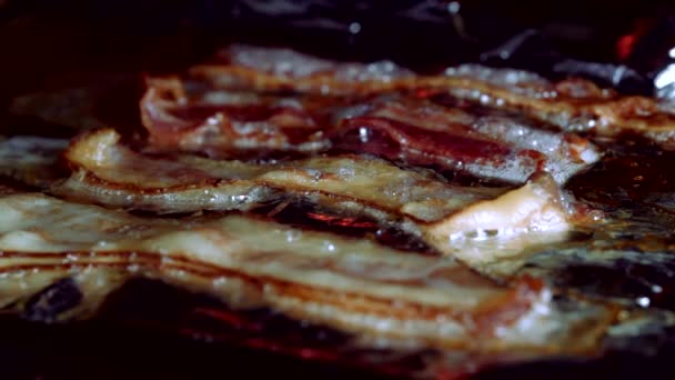 Extreme Closeup Hot Sizzling Bacon Slices Bacon Cooking Aluminum Foil — Stockvideo