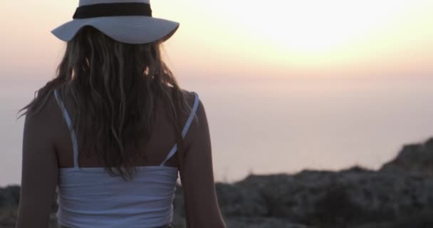 Handheld Shot Beautiful Woman Wearing Denim Skirt Hat Walking Hill — Video