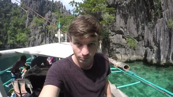 Pov Action Cam Shot Man Jumping Boat Beautiful Tropical Water — Vídeos de Stock