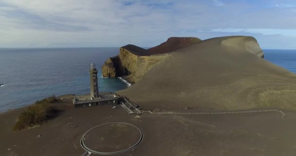 Aerial Establishing Shot Abandoned Lighthouse Ponta Dos Capelinhos Azores — Stockvideo