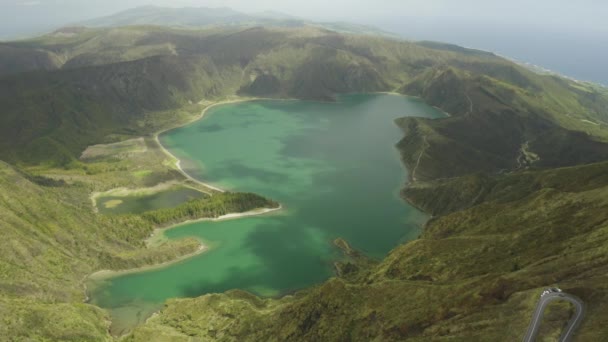 High Flying Aerial Drone Shotof Lagoa Fogo Lake Azores — Wideo stockowe