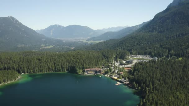 Lake Eibsee Germany Filmed Drone Bright Sunny Day — стоковое видео