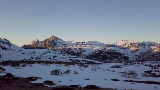 Aerial Approach Snowy Mountains Winter Time — Vídeo de Stock
