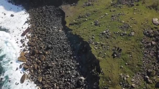 Aerial Overhead Shot Rocky Coastline Washed Old Rusted Wreck — Stockvideo