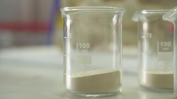 Science Beakers Partially Filled White Powder Chemicals Ready Research — Αρχείο Βίντεο