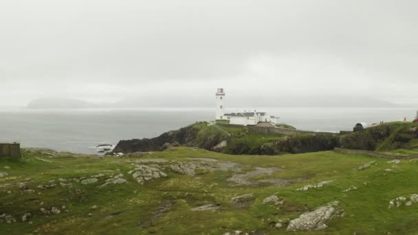 Aerial Establishing Shot Solitary Lighthouse Fanad Head Northern Ireland — 图库视频影像