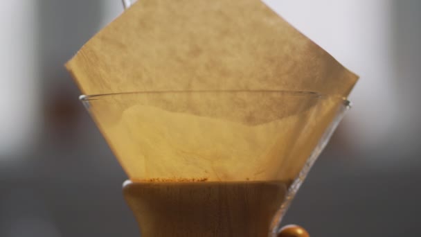 Close View Kettle Pouring Hot Water Large Glass Chemex Coffee — Stockvideo