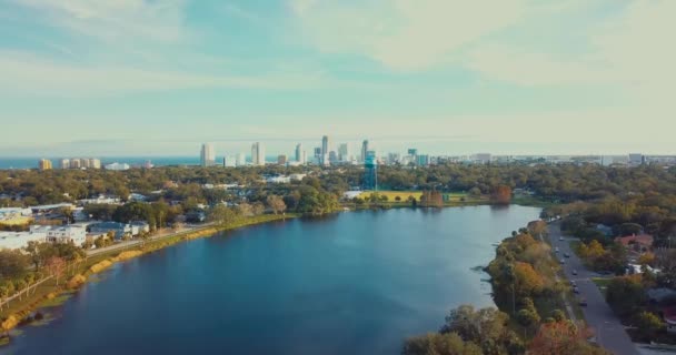 Aerial Video Slow Dolly Downtown Petersburg Crescent Lake Park — Stok video