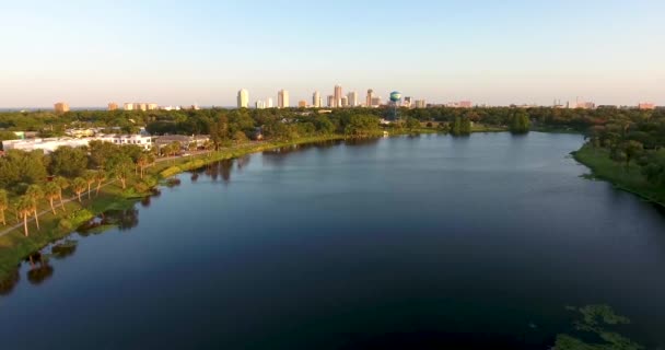 Aerial Tilt Video Downtown Petersburg Skyline Crescent Lake — Stockvideo