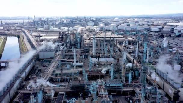 Aerial Drone Footage Petroleum Refinery Trucks Industrial Area United States — Stok video