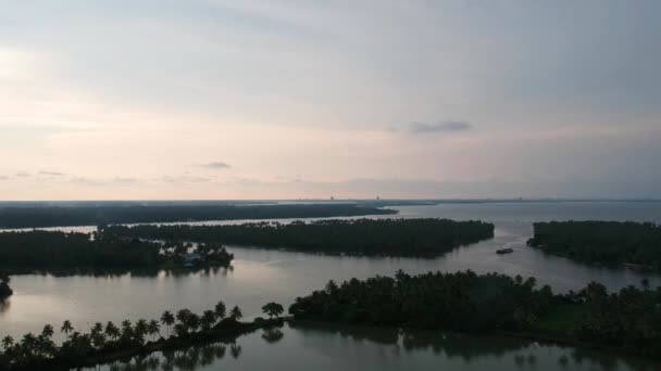 Beautiful Aerial Shot Backwater Islands Vembanadu Lake Sunset Coconut Trees — стоковое видео