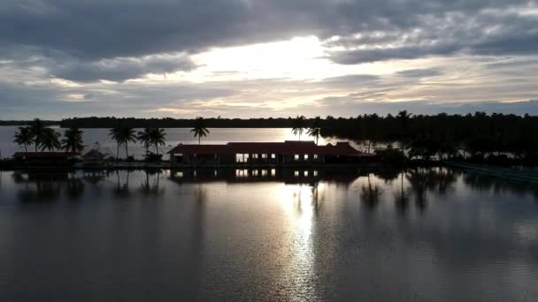 Beautiful Sunset Vembanad Lake Silhouette Sky Aerial View Resort Asia — стоковое видео