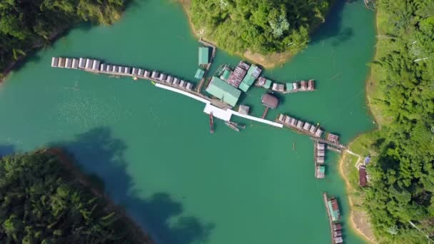 Aerial Drone View Floating Raft Houses Cheow Lan Lake Khao — Αρχείο Βίντεο