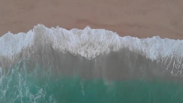 Aerial View Turquoise Ocean Waves Washing Sand Beach — Stock Video