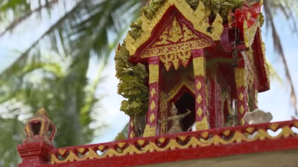 Beautiful Red Gold Thai Spirit House Symbol Spirituality Close — Stok Video