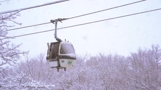 Slow Motion Footage Gondola Snowstorm Hakuba Valley Japan Cold Winter — стоковое видео