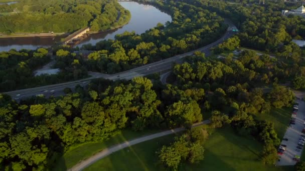 Aerial Drone Reveal Philadelphia Skyline Schuylkill River Cars Traffic Warm — стокове відео