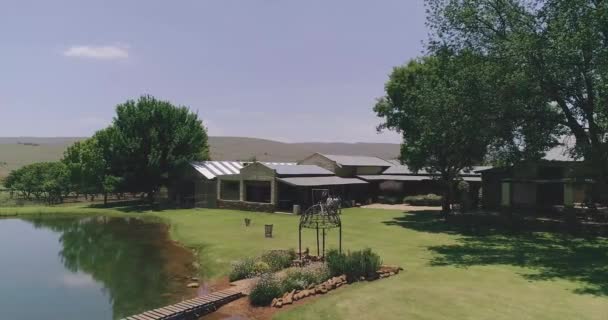 Side Side Aerial View Farmhouse — Vídeos de Stock