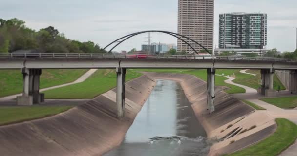 Video Time Lapse Cars Going Buffalo Bayou Bridge Houston Texas — Video Stock