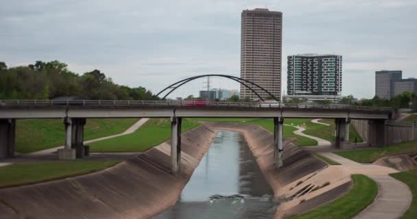 Video Time Lapse Cars Going Buffalo Bayou Bridge Houston Texas — Video Stock